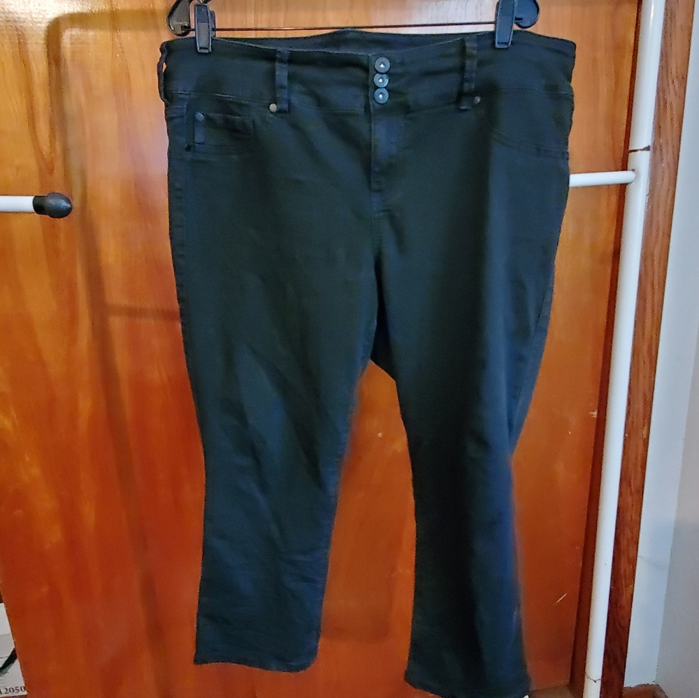 Black denim stretchy capris pants